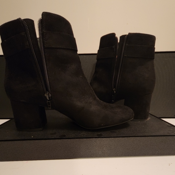 NEW KELLY & KATIE BLACK STRETCH VEGAN MICROSUEDE BOOTIES WITH BLACK BOWS - SZ 8 - Picture 2 of 10